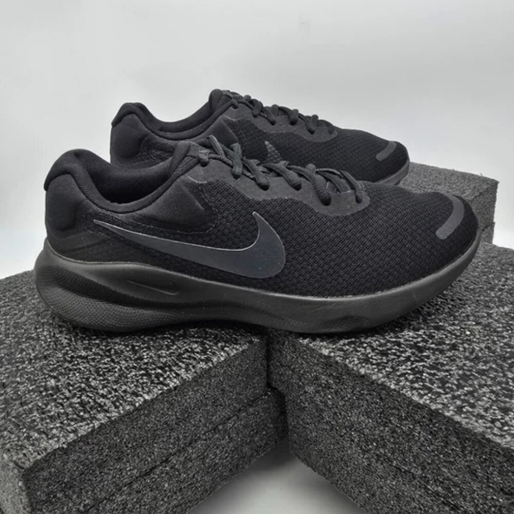 Nike Shoes Women's size 9 - Revolution 7 - black on black in EUC